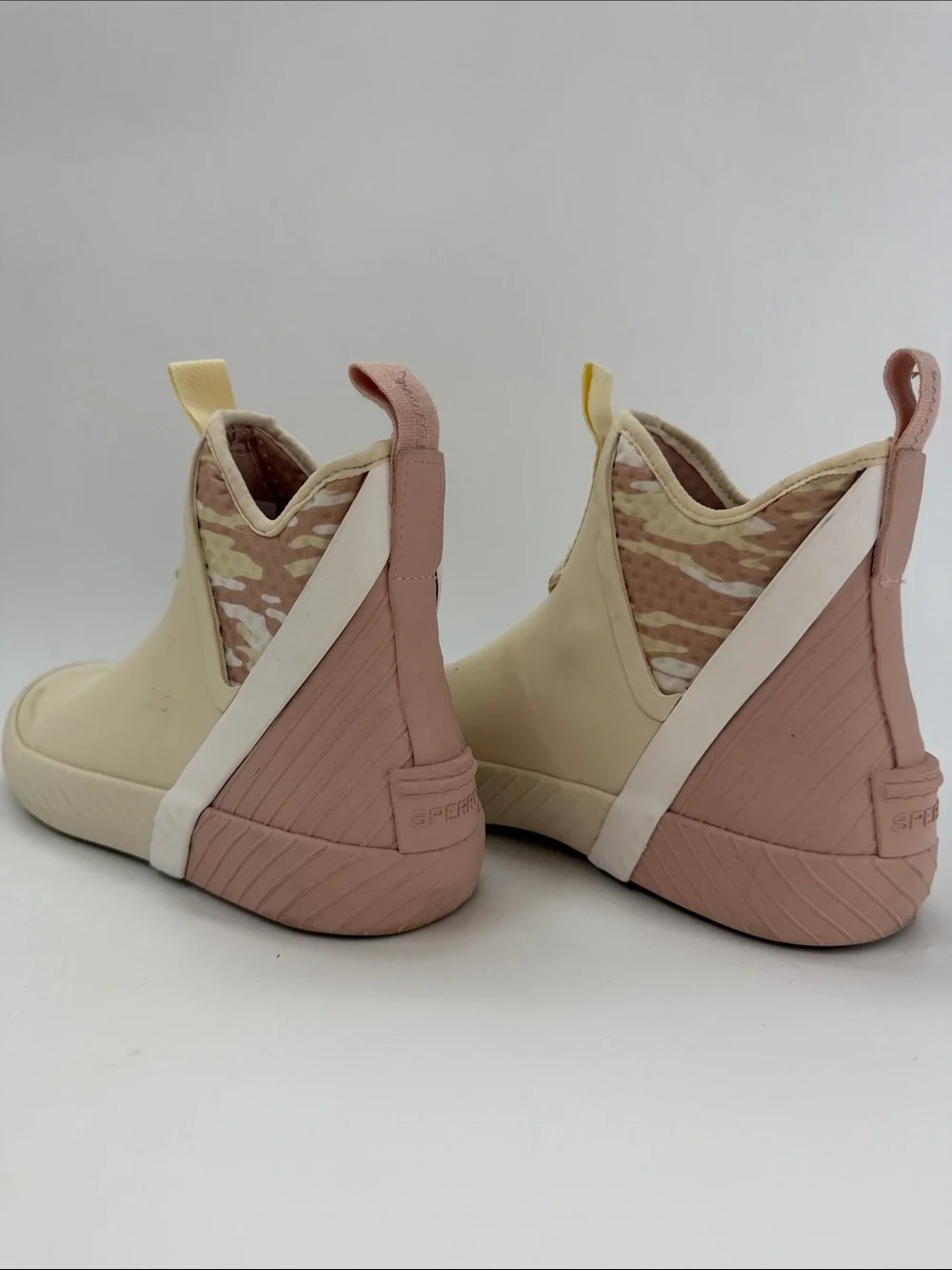 Sperry Womens Cream Chelsea Cutwater Deck Boot Size US 8.0M EU 39